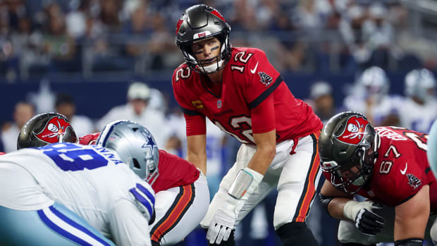 Tom Brady under center in a regular season game against the Cowboys